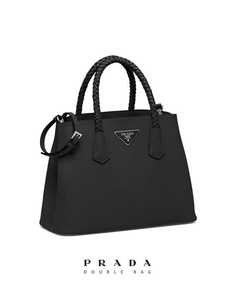 bolso negro prada.